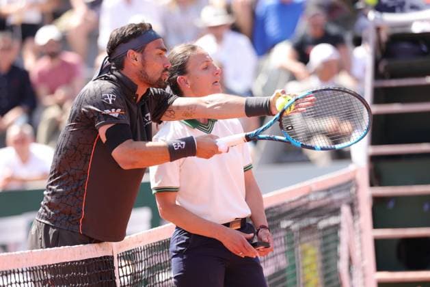 Fabio Fognini, ITA, discussing with umpire during third round of 2023 French Open at Roland Garros, Paris, 02 06 2023; -