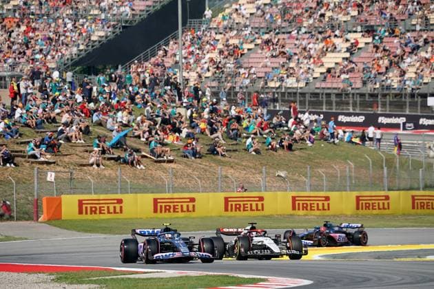 Formel 1 AWS Grand Prix von Spanien 2023 02.06.2023, Circuit de Catalunya, Barcelona, Formel 1 AWS Grand Prix von Spanien 2023 , im Bild Pierre Gasly (FRA), BWT Alpine F1 Team, Nyck de Vries (NLD), Scuderia AlphaTauri, Esteban Ocon (FRA), BWT Alpine F1 Team