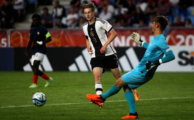 02.06.2023 Budapest(Hungary) Germany-France U-17 Under-17 European men s football championship final Max Moerstedt(C) Germany :