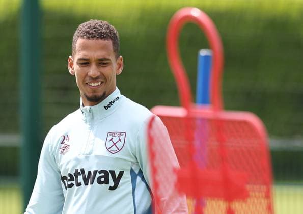Sport Bilder des Tages Mandatory Credit: Photo by Michael Zemanek Shutterstock (13944072bg) Thilo Kehrer of West Ham United West Ham Training and press conference, PK, Pressekonferenz Rush Green, Romford, UK - 02 Jun 2023 West Ham train ahead of the Europa Conference Final EDITORIAL USE ONLY No use with unauthorised audio, video, data, fixture lists, club league logos or live services. Online in-match use limited to 120 images, no video emulation. No use in betting, games or single club league player publications. West Ham Training and Press Conference, Rush Green, Romford, UK - 02 Jun 2023 EDITORIAL USE ONLY No use with unauthorised audio, video, data, fixture lists, club league logos or live services. Online in-match use limited to 120 images, no video emulation. No use in betting, games or single club league player publications.  Copyright: xMichaelxZemanek Shutterstockx 13944072bg