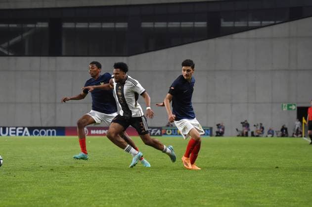 June 2, 2023, Felcsut, Fejer County, Hungary: Almugera Kabar of Germany and Ismail Bouabre and Yanis Ali Issoufou of France tackle on the European Under 17 Championship Final between Germany and France Felcsut Hungary - ZUMAs291 20230602_zip_s291_019 Copyright: xBalintxSzentgallayx