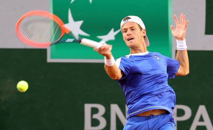 Diego Schartzman of Argentina plays against fifth-seeded Stefanos Tsitsipas of Greece during their third-round match at the Roland Garros French Tennis Open in Paris, France, on Friday, June 2, 2023.  PAR20230602130 MAYAxVIDON-WHITE