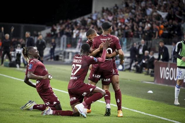 Joie des joueurs de l equipe Metz apres le but de MAZIZ YOUSSEF 10 FOOTBALL : Metz vs Bastia- Ligue 2 -02 06 2023 ElyxandroCegarra Panoramic 