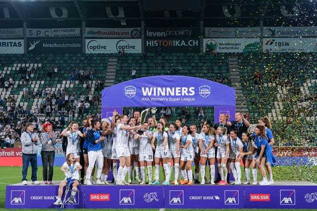 Sport Themen der Woche KW22 Sport Bilder des Tages 02.06.2023, St. Gallen, Kybunpark, Women s Super League Final: Servette FC ChÃªnois FÃ minin - FC Zürich Frauen, FC Zürich is Swiss Champion 2023. Left FC Zürich president Ancillo Canepa and Heliane Canepa St. Gallen kybunpark St. Gallen Switzerland *** 02 06 2023, St Gallen, Kybunpark, Women s Super League Final Servette FC ChÃªnois FÃ minin FC Zurich Women, FC Zurich is Swiss Champion 2023 Left FC Zurich president Ancillo Canepa and Heliane Canepa St Gallen kybunpark St Gallen Switzerland  Copyright: xJustPictures.ch DanielaxPorcellix