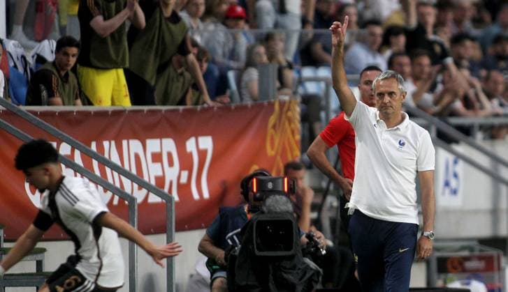02.06.2023 Budapest(Hungary) Germany-France U-17 Under-17 European men s football championship final Jean Luc Vannuchi(R) France coach :