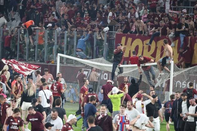 Sport Bilder des Tages Fin du match - Joie des joueurs de l equipe Metz apres sa victoire FOOTBALL : Metz vs Bastia- Ligue 2 -02 06 2023 ElyxandroCegarra Panoramic 