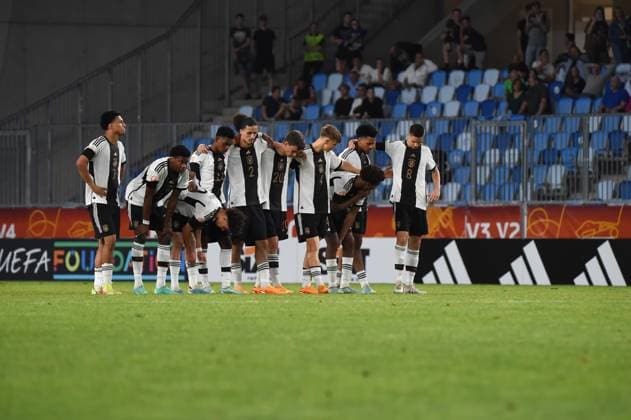 June 2, 2023, Felcsut, Fejer County, Hungary: The team of Germany watches the penalty shoot-out on the European Under 17 Championship Final between Germany and France Felcsut Hungary - ZUMAs291 20230602_zip_s291_045 Copyright: xBalintxSzentgallayx