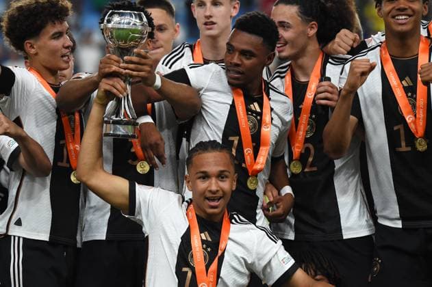 June 2, 2023, Felcsut, Fejer County, Hungary: The team of Germany celebrates after winning the European Under 17 Championship Final between Germany and France Felcsut Hungary - ZUMAs291 20230602_zip_s291_048 Copyright: xBalintxSzentgallayx