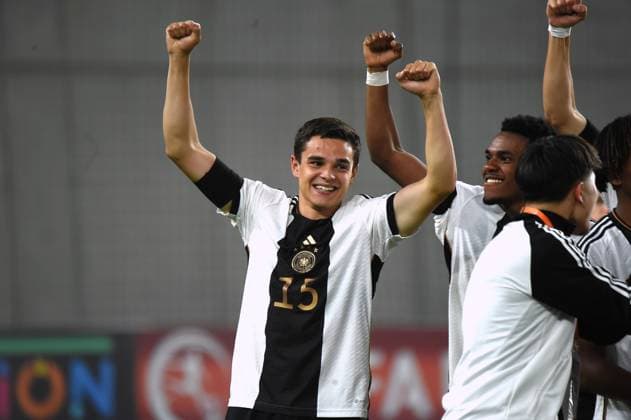 June 2, 2023, Felcsut, Fejer County, Hungary: The team of Germany celebrates after winning the European Under 17 Championship Final between Germany and France Felcsut Hungary - ZUMAs291 20230602_zip_s291_047 Copyright: xBalintxSzentgallayx