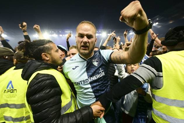envahissement du terrain par les supporters du Havre joie des supporters du Havre FOOTBALL : Le Havre vs Dijon - 38e journee Ligue2 BKT - 02 06 2023 JBAutissier Panoramic 