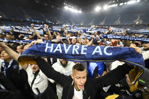 envahissement du terrain par les supporters du Havre joie des supporters du Havre FOOTBALL : Le Havre vs Dijon - 38e journee Ligue2 BKT - 02 06 2023 JBAutissier Panoramic 