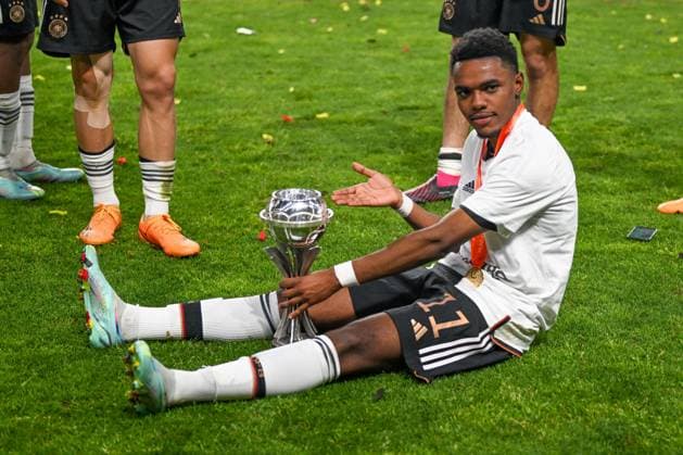 UEFA European Football Championship - Under 17 Final - Germany vs France Germany U17, U 17 Ä™s Charles Hermann shows the trophy Under-17 Championship Hungary 2023 soccer match that they won vs. France U17 at the Nandor Hidegkuti Stadion stadium in Budapest, Hungary, 2nd of June 2023 Budapest Hidegkuti Nandor Stadium Hungary Copyright: xVinnyxOrlandox xLiveMediax LPS_959201
