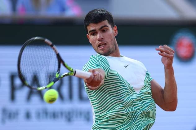 Mandatory Credit: Photo by Ella Ling Shutterstock (13940068du) Carlos Alcaraz of Spain in action French Open Tennis, Day 6, Roland Garros, Paris, France - 02 June 2023 French Open Tennis, Day 6, Roland Garros, Paris, France - 02 June 2023  Copyright: xEllaxLing Shutterstockx 13940068du