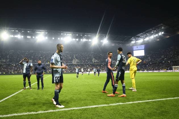 interruption de jeu suite a l envahissement du terrain par les supporters du Havre quelques secondes avant le coup de sifflet final LEKHAL Victor (Le Havre) FOOTBALL : Le Havre vs Dijon - 38e journee Ligue2 BKT - 02 06 2023 JBAutissier Panoramic 
