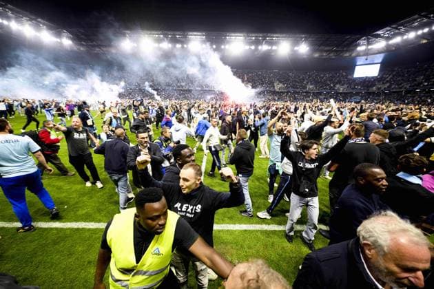 interruption de jeu suite a l envahissement du terrain par les supporters du Havre quelques secondes avant le coup de sifflet final FOOTBALL : Le Havre vs Dijon - 38e journee Ligue2 BKT - 02 06 2023 JBAutissier Panoramic 