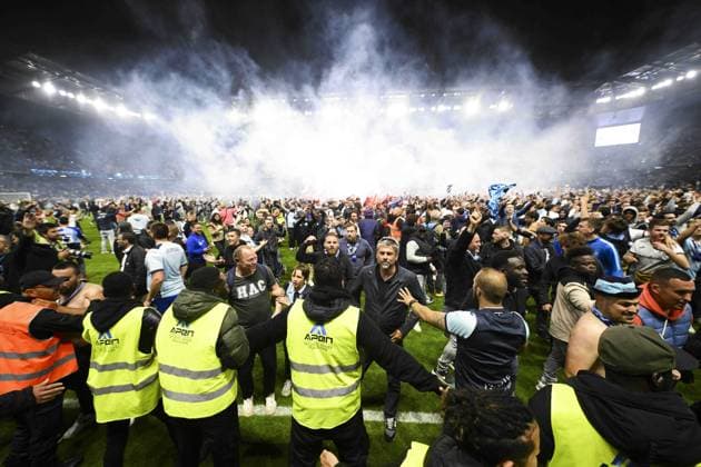 interruption de jeu suite a l envahissement du terrain par les supporters du Havre quelques secondes avant le coup de sifflet final FOOTBALL : Le Havre vs Dijon - 38e journee Ligue2 BKT - 02 06 2023 JBAutissier Panoramic 