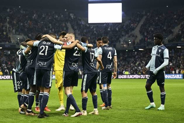 interruption de jeu suite a l envahissement du terrain par les supporters du Havre quelques secondes avant le coup de sifflet final FOOTBALL : Le Havre vs Dijon - 38e journee Ligue2 BKT - 02 06 2023 JBAutissier Panoramic 