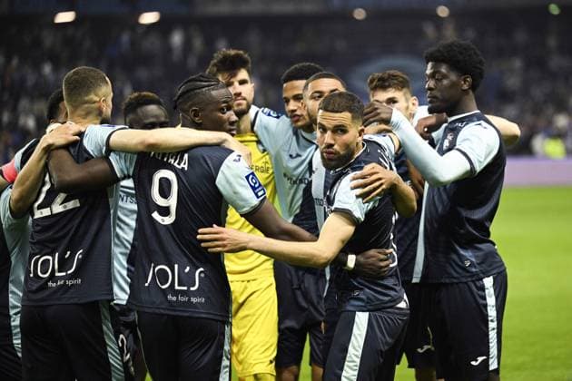 interruption de jeu suite a l envahissement du terrain par les supporters du Havre quelques secondes avant le coup de sifflet final EL HAJJAM Oualid (Le Havre) FOOTBALL : Le Havre vs Dijon - 38e journee Ligue2 BKT - 02 06 2023 JBAutissier Panoramic 