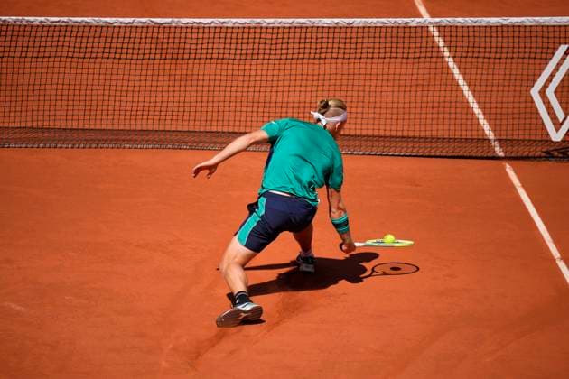 PARIS, FRANCE - JUNE 2: Alejandro Davidovich Fokina plays a low ball volley during the 3nd round of Roland Garros 2023 match on June 02, 2023, at Roland Garros Stadium in Paris, France. (Photo by Glenn Gervot Icon Sportswire) TENNIS: JUN 02 French Open EDITORIAL USE ONLY Icon2306023993
