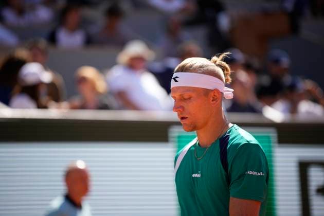 PARIS, FRANCE - JUNE 2: Alejandro Davidovich Fokina reacts after missing a point during the 3nd round of Roland Garros 2023 match on June 02, 2023, at Roland Garros Stadium in Paris, France. (Photo by Glenn Gervot Icon Sportswire) TENNIS: JUN 02 French Open EDITORIAL USE ONLY Icon2306024025