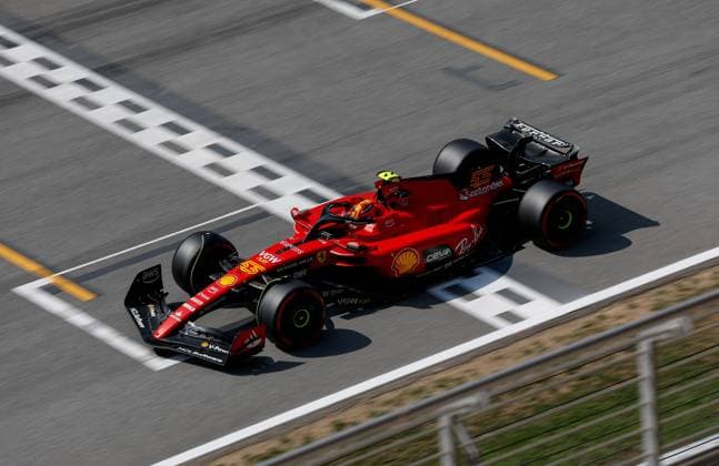 55 SAINZ Carlos (spa), Scuderia Ferrari SF-23, action during the Formula 1 AWS Gran Premio de Espana 2023, 7th round of the 2023 Formula One World Championship, WM, Weltmeisterschaft from June 2 to 4, 2023 on the Circuit de Barcelona-Catalunya, in Montmelo, Spain - F1 - SPANISH GRAND PRIX 2023 DPPI Panoramic  00123014_F12023GP08ESP_JK042847