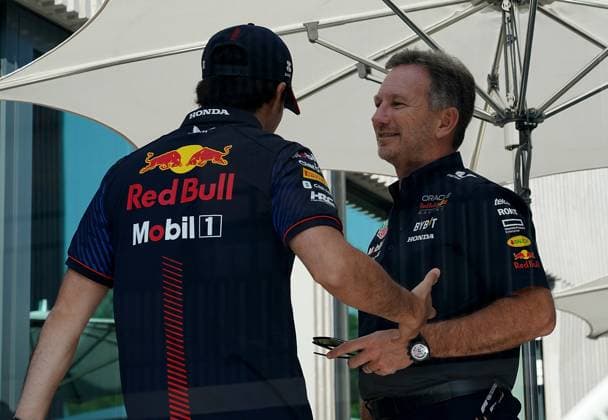 Formel 1 AWS Grand Prix von Spanien 2023 03.06.2023, Circuit de Catalunya, Barcelona, Formel 1 AWS Grand Prix von Spanien 2023 , im Bild Sergio Perez (MEX), Oracle Red Bull Racing mit Teamchef Christian Horner (Red Bull Racing Honda)