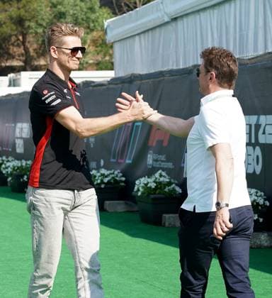 Formel 1 AWS Grand Prix von Spanien 2023 03.06.2023, Circuit de Catalunya, Barcelona, Formel 1 AWS Grand Prix von Spanien 2023 , im Bild Nico Hülkenberg (DEU), Moneygram Haas F1 Team mit Rennfahrer Allan McNish
