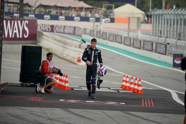 Formel 1 AWS Grand Prix von Spanien 2023 03.06.2023, Circuit de Catalunya, Barcelona, Formel 1 AWS Grand Prix von Spanien 2023 , im Bild Nach seinem Ausfall kommt Logan Sargeant (USA), Williams Racing in die Boxengasse.