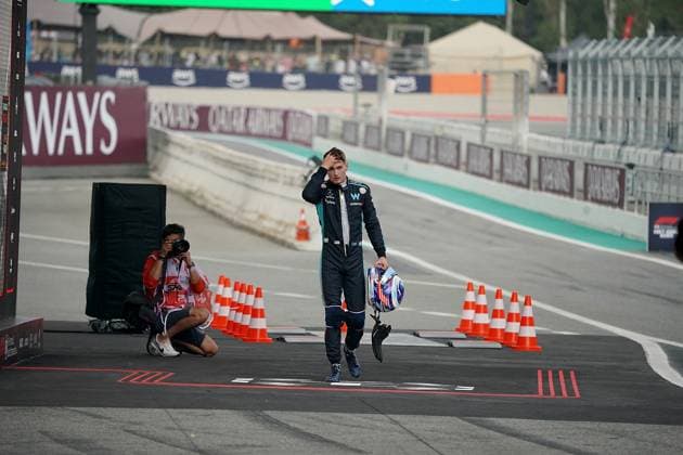 Formel 1 AWS Grand Prix von Spanien 2023 03.06.2023, Circuit de Catalunya, Barcelona, Formel 1 AWS Grand Prix von Spanien 2023 , im Bild Nach seinem Ausfall kommt Logan Sargeant (USA), Williams Racing in die Boxengasse.