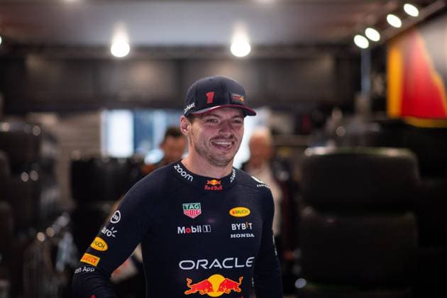 Max Verstappen (NED, Oracle Red Bull Racing, 01) lacht auf dem Weg zur Garage, ESP, Formel 1 Weltmeisterschaft, Grand Prix von Spanien, Circuit de Barcelona Catalunya, 3. freies Training und Qualifying, 03.06.2023 ESP, Formel 1 Weltmeisterschaft, Grand Prix von Spanien, Circuit de Barcelona Catalunya, 3. freies Training und Qualifying, 03.06.2023 Montmelo Copyright: xEibner Memmlerx EP_MMR