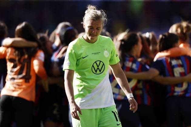 EINDHOVEN - Alexandra Popp of VfL Wolfsburg disappointed after the UEFA Champions League Final for Women between FC Barcelona, Barca and VfL Wolfsburg at Phillips stadium on June 3, 2023 in Eindhoven, Netherlands. ANP MAURICE VAN STONE Women s UEFA Champions League FINAL 2022 2023 xVIxANPxSportx xxANPxIVx 470814199 originalFilename: 470814199.jpg