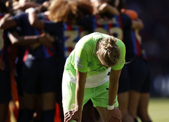 EINDHOVEN - Alexandra Popp of VfL Wolfsburg disappointed after the UEFA Champions League Final for Women between FC Barcelona, Barca and VfL Wolfsburg at Phillips stadium on June 3, 2023 in Eindhoven, Netherlands. ANP MAURICE VAN STONE Women s UEFA Champions League FINAL 2022 2023 xVIxANPxSportx xxANPxIVx 470814204 originalFilename: 470814204.jpg