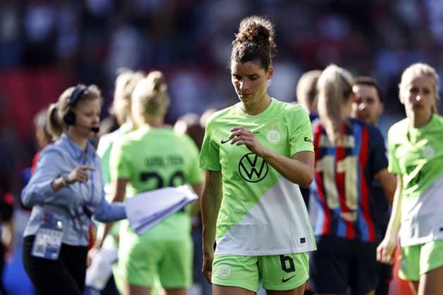 EINDHOVEN - Dominique Janssen of VfL Wolfsburg disappointed after the UEFA Champions League Final for Women between FC Barcelona, Barca and VfL Wolfsburg at Phillips stadium on June 3, 2023 in Eindhoven, Netherlands. ANP MAURICE VAN STONE Women s UEFA Champions League FINAL 2022 2023 xVIxANPxSportx xxANPxIVx 470814276 originalFilename: 470814276.jpg