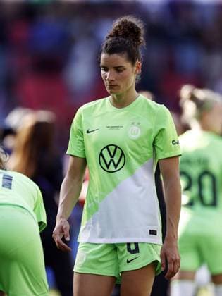 EINDHOVEN - Dominique Janssen of VfL Wolfsburg disappointed after the UEFA Champions League Final for Women between FC Barcelona, Barca and VfL Wolfsburg at Phillips stadium on June 3, 2023 in Eindhoven, Netherlands. ANP MAURICE VAN STONE Women s UEFA Champions League FINAL 2022 2023 xVIxANPxSportx xxANPxIVx 470814342 originalFilename: 470814342.jpg