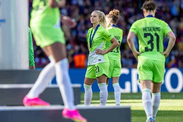 230603 Rebecka Blomqvist of Wolfsburg looks dejected after the UEFA Women s Champions League final match between Barcelona and Wolfsburg on June 3, 2023 in Eindhoven. Photo: Ludvig Thunman BILDBYRAN kod LT LT0533 fotboll football soccer fotball champions league final barcelona wolfsburg dam bbeng depp Copyright: LUDVIGxTHUNMAN BB230603LT131
