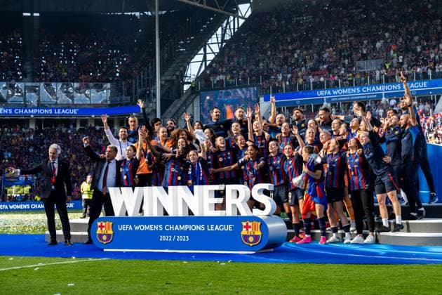 230603 Players of Barcelona celebrate with the trophy after the UEFA Women s Champions League final match between Barcelona and Wolfsburg on June 3, 2023 in Eindhoven. Photo: Ludvig Thunman BILDBYRAN kod LT LT0533 fotboll football soccer fotball champions league final barcelona wolfsburg dam bbeng jubel Copyright: LUDVIGxTHUNMAN BB230603LT133