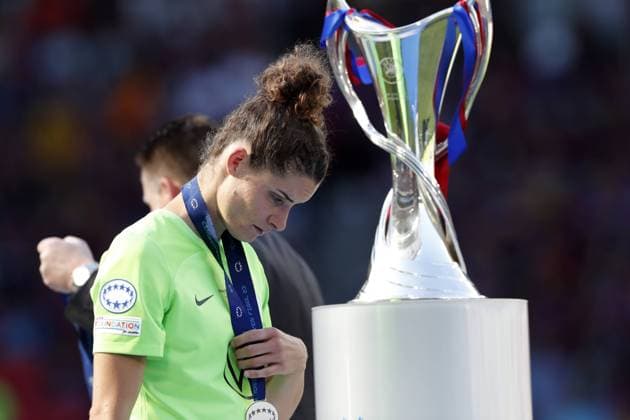 EINDHOVEN - Dominique Janssen of VfL Wolfsburg disappointed after the UEFA Champions League Final for Women between FC Barcelona, Barca and VfL Wolfsburg at Phillips stadium on June 3, 2023 in Eindhoven, Netherlands. ANP MAURICE VAN STONE Women s UEFA Champions League FINAL 2022 2023 xVIxANPxSportx xxANPxIVx 470815985 originalFilename: 470815985.jpg