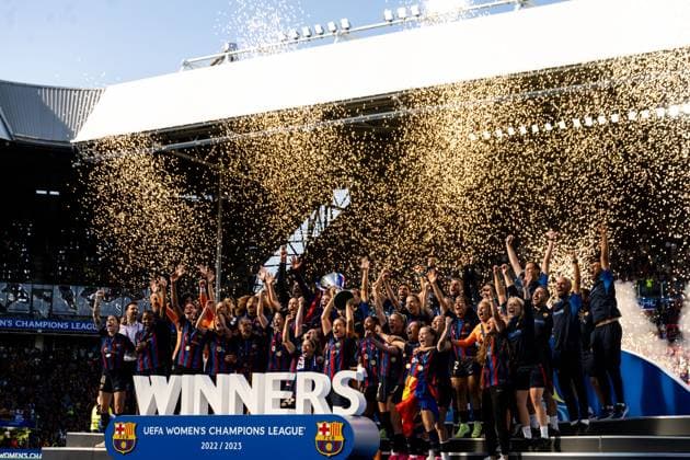 230603 Players of Barcelona celebrate with the trophy after the UEFA Women s Champions League final match between Barcelona and Wolfsburg on June 3, 2023 in Eindhoven. Photo: Ludvig Thunman BILDBYRAN kod LT LT0533 fotboll football soccer fotball champions league final barcelona wolfsburg dam bbeng jubel Copyright: LUDVIGxTHUNMAN BB230603LT150