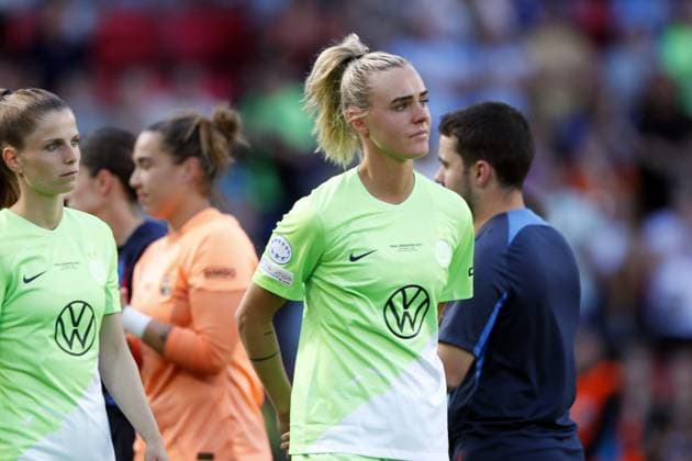 EINDHOVEN - Jill Roord of VfL Wolfsburg disappointed after the 3-2 lost UEFA Champions League Final for Women between FC Barcelona, Barca and VfL Wolfsburg at Phillips stadium on June 3, 2023 in Eindhoven, Netherlands. ANP MAURICE VAN STONE Women s UEFA Champions League FINAL 2022 2023 xVIxANPxSportx xxANPxIVx 470816132 originalFilename: 470816132.jpg