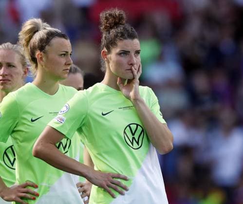 EINDHOVEN - Dominique Janssen of VfL Wolfsburg disappointed after the 3-2 lost UEFA Champions League Final for Women between FC Barcelona, Barca and VfL Wolfsburg at Phillips stadium on June 3, 2023 in Eindhoven, Netherlands. ANP MAURICE VAN STONE Women s UEFA Champions League FINAL 2022 2023 xVIxANPxSportx xxANPxIVx 470816138 originalFilename: 470816138.jpg