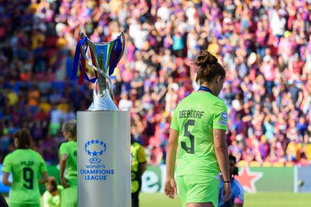 03.06.2023, Eindhoven, PSV Stadion, UEFA Women s Champions League: Barcelona - Wofsburg, Lena Oberdorf (5 Wolfsburg) leaving the after the match empty handed without the CHampions League trophy Copyright: xJustPictures.ch SvenxBeyrichx