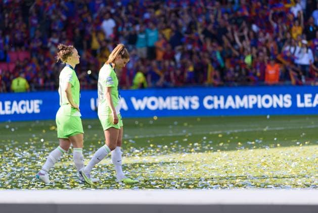 03.06.2023, Eindhoven, PSV Stadion, UEFA Women s Champions League: Barcelona - Wofsburg, Marina Hegering (31 Wolfsburg) and Tabea Wassmuth (28 Wolfsburg) walking over the pitch empty handed Copyright: xJustPictures.ch SvenxBeyrichx