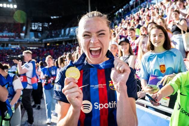 230603 Fridolina Rolfö of Barcelona celebrates with her gold medal after winning the UEFA Women s Champions League final match between Barcelona and Wolfsburg on June 3, 2023 in Eindhoven. Photo: Ludvig Thunman BILDBYRAN kod LT LT0533 fotboll football soccer fotball champions league final barcelona wolfsburg dam bbeng jubel Copyright: LUDVIGxTHUNMAN BB230603LT158