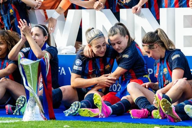 230603 Players of Barcelona celebrate with the trophy after winning the UEFA Women s Champions League final match between Barcelona and Wolfsburg on June 3, 2023 in Eindhoven. Photo: Ludvig Thunman BILDBYRAN kod LT LT0533 fotboll football soccer fotball champions league final barcelona wolfsburg dam bbeng jubel Copyright: LUDVIGxTHUNMAN BB230603LT164
