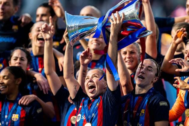 230603 Player of Barcelona celebrates with the trophy after winning the UEFA Women s Champions League final match between Barcelona and Wolfsburg on June 3, 2023 in Eindhoven. Photo: Ludvig Thunman BILDBYRAN kod LT LT0533 fotboll football soccer fotball champions league final barcelona wolfsburg dam bbeng jubel Copyright: LUDVIGxTHUNMAN BB230603LT171