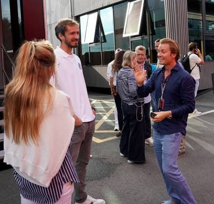 03.06.2023, Circuit de Catalunya, Barcelona, Formel 1 AWS Grand Prix von Spanien 2023 , im Bild Tennisspieler Daniil Medwedew mit Rennfahrer Nico Rosberg Barcelona Circuit de Catalunya Catalunya Spain