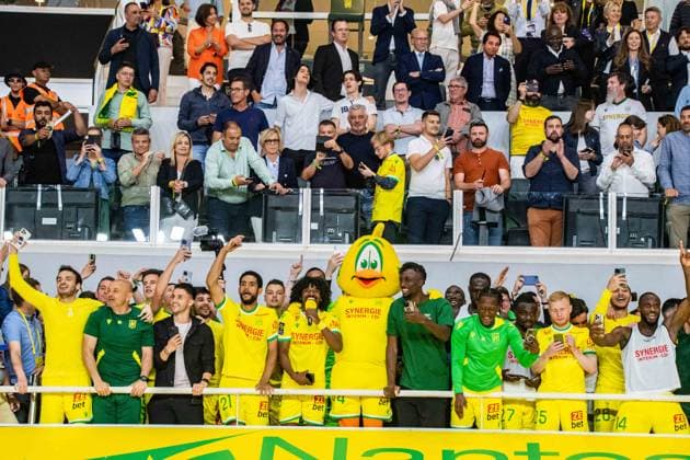 Joie des joueurs du Fc Nantes apres le maintien en Ligue 1 FOOTBALL : FC Nantes x SCO Angers - Ligue 1 - JournÃ e 38 - 03 06 2023 BaptisteAutissier Panoramic 