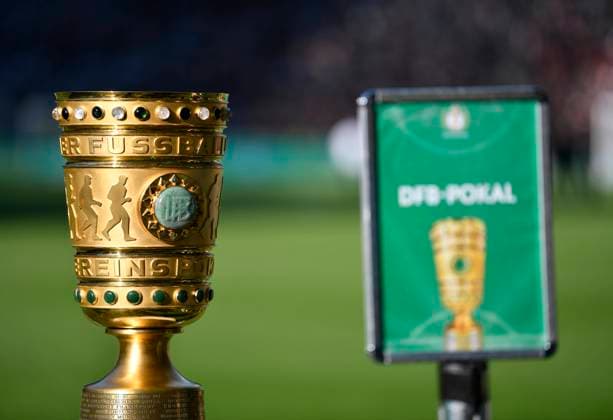 DFB-Pokal Trophaee auf Podest mit Schild 80. DFB Pokalfinale RB Leipzig RBL vs SGE Eintracht Frankfurt Olympiastadion Berlin 03.06.2023 DFL REGULATIONS PROHIBIT ANY USE OF PHOTOGRAPHS AS IMAGE SEQUENCES AND OR QUASI-VIDEO 80. DFB Pokalfinale RB Leipzig RBL vs SGE Eintracht Frankfurt