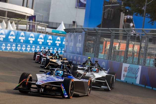Bilder des Jahres 2023, Sport 06 Juni Sport Themen der Woche KW22 Sport Bilder des Tages 07 GUNTHER Maximilian (ger), Maserati MSG Racing, Spark-Venturi, action 09 EVANS Mitch (nzl), Jaguar TCS Racing, Spark-Jaguar, Jaguar I - Time 6, action, Hankook tires tyres, during the 2023 Jakarta ePrix, 8th meeting of the 2022-23 ABB FIA Formula E World Championship, WM, Weltmeisterschaft on the Jakarta International e-Prix Circuit from June 2 to 3, 2023 in Jakarta, Indonesia - AUTO - 2023 FORMULA E JAKARTA ePRIX DPPI Panoramic  _DD_75519