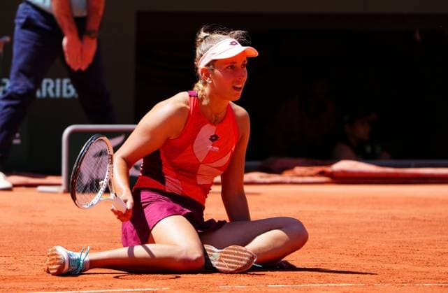 Mandatory Credit: Photo by Javier Garcia Shutterstock (13944034q) Elise Mertens slips over French Open Tennis, Day 8, Roland Garros, Paris, France - 04 June 2023 French Open Tennis, Day 8, Roland Garros, Paris, France - 04 June 2023  Copyright: xJavierxGarcia Shutterstockx 13944034q